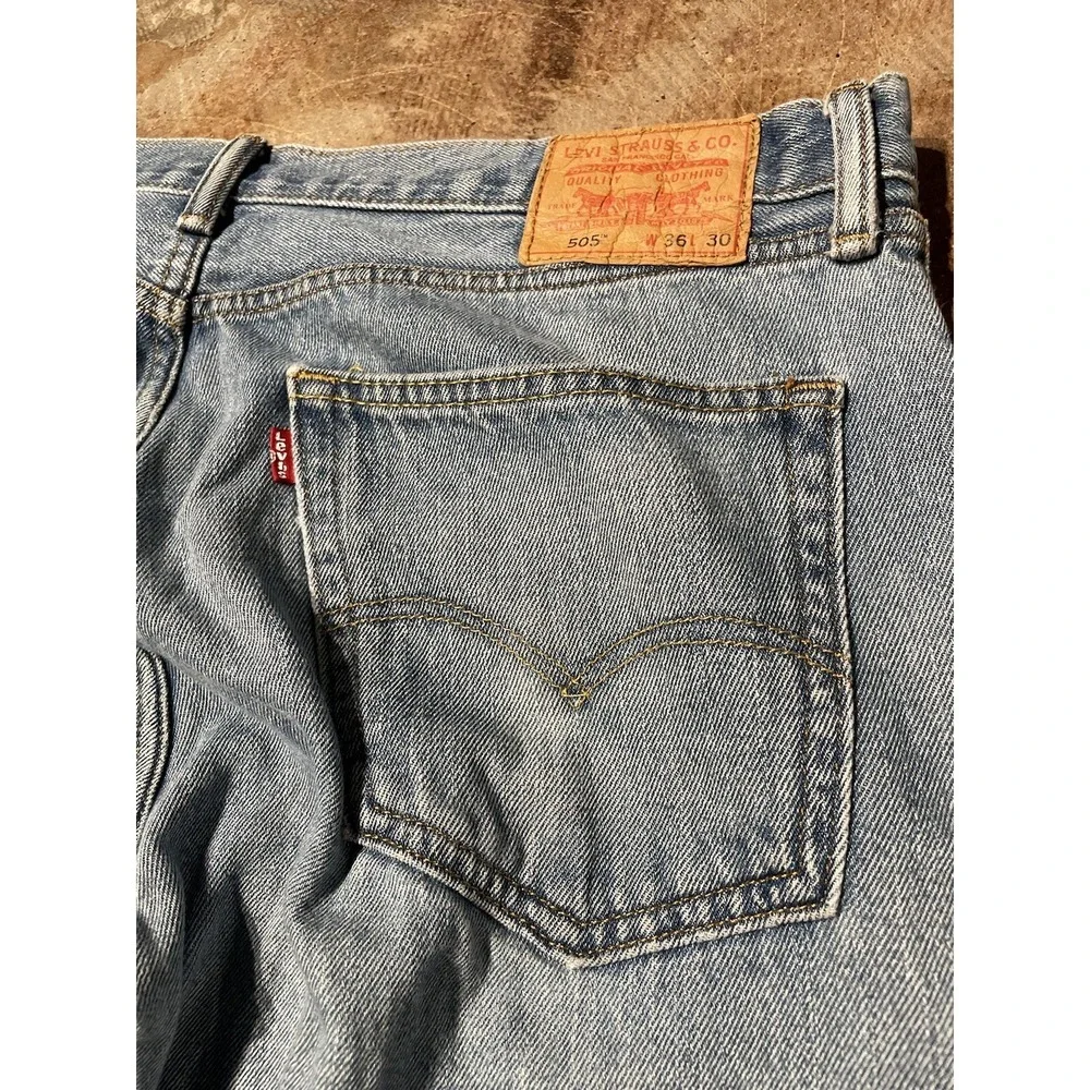 Vintage Levi's 505 Regular Fit Distressed Faded‎ Blue Denim Jeans 36W x 30L *